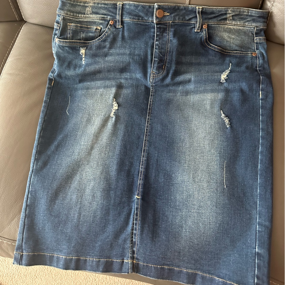 Tribal blue jeans skirt with zipper, size 14, like new with no tags.